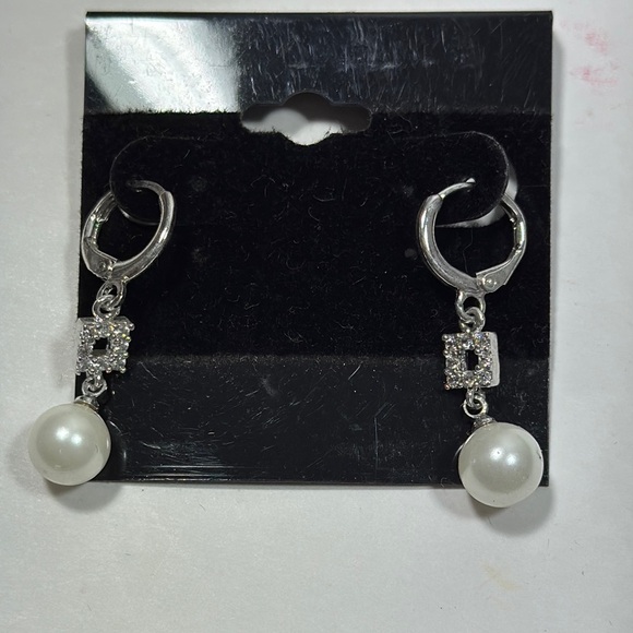 Pearl and Gold Earrings Set - Picture 4 of 5